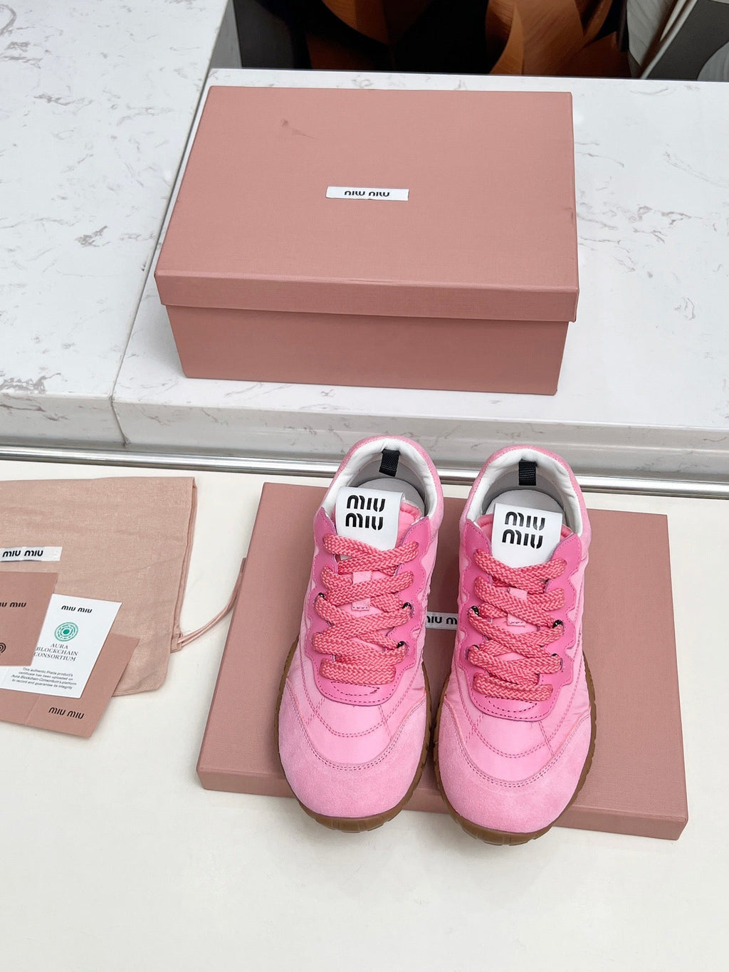 M-Sneakers