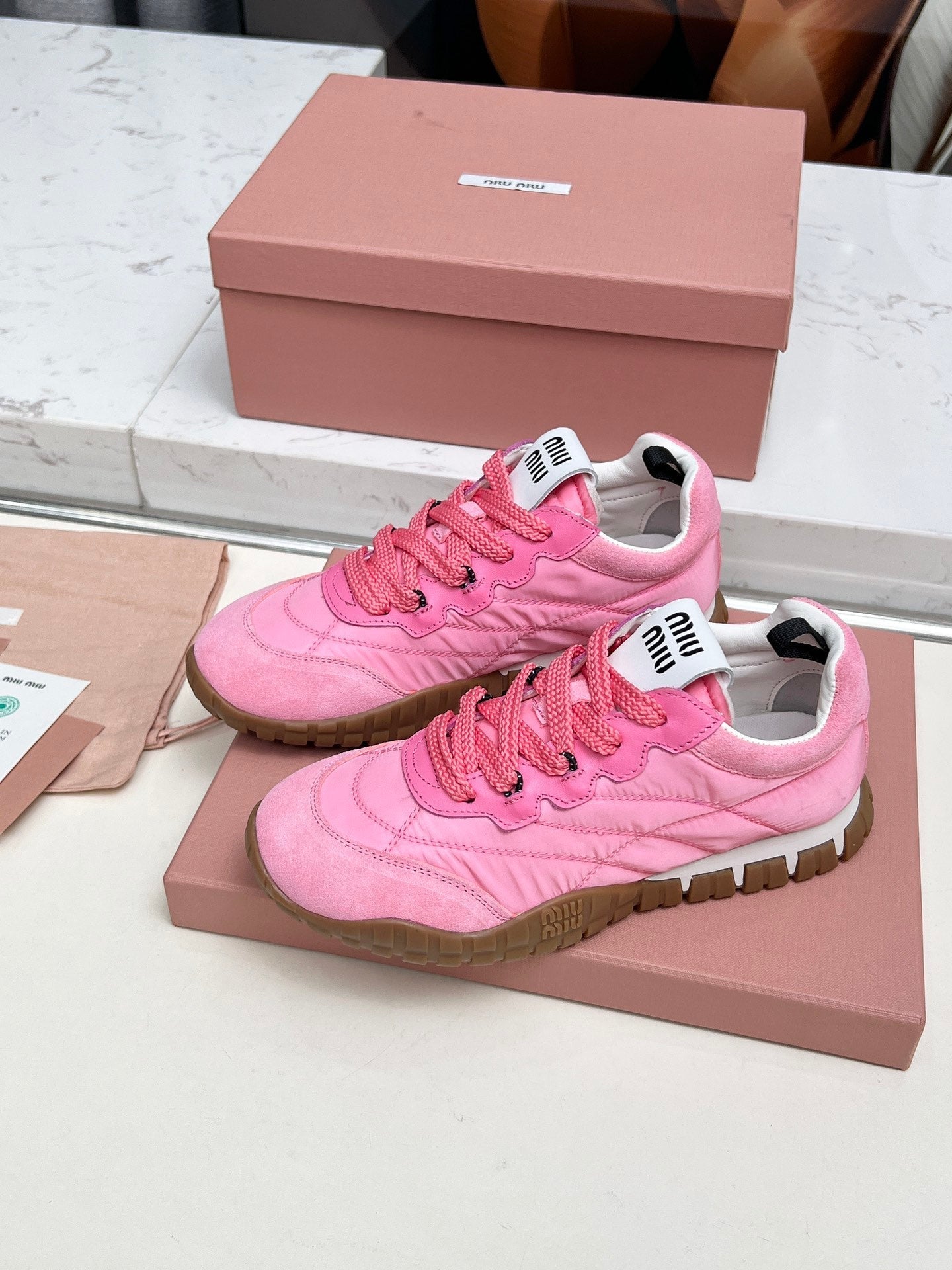 M-Sneakers