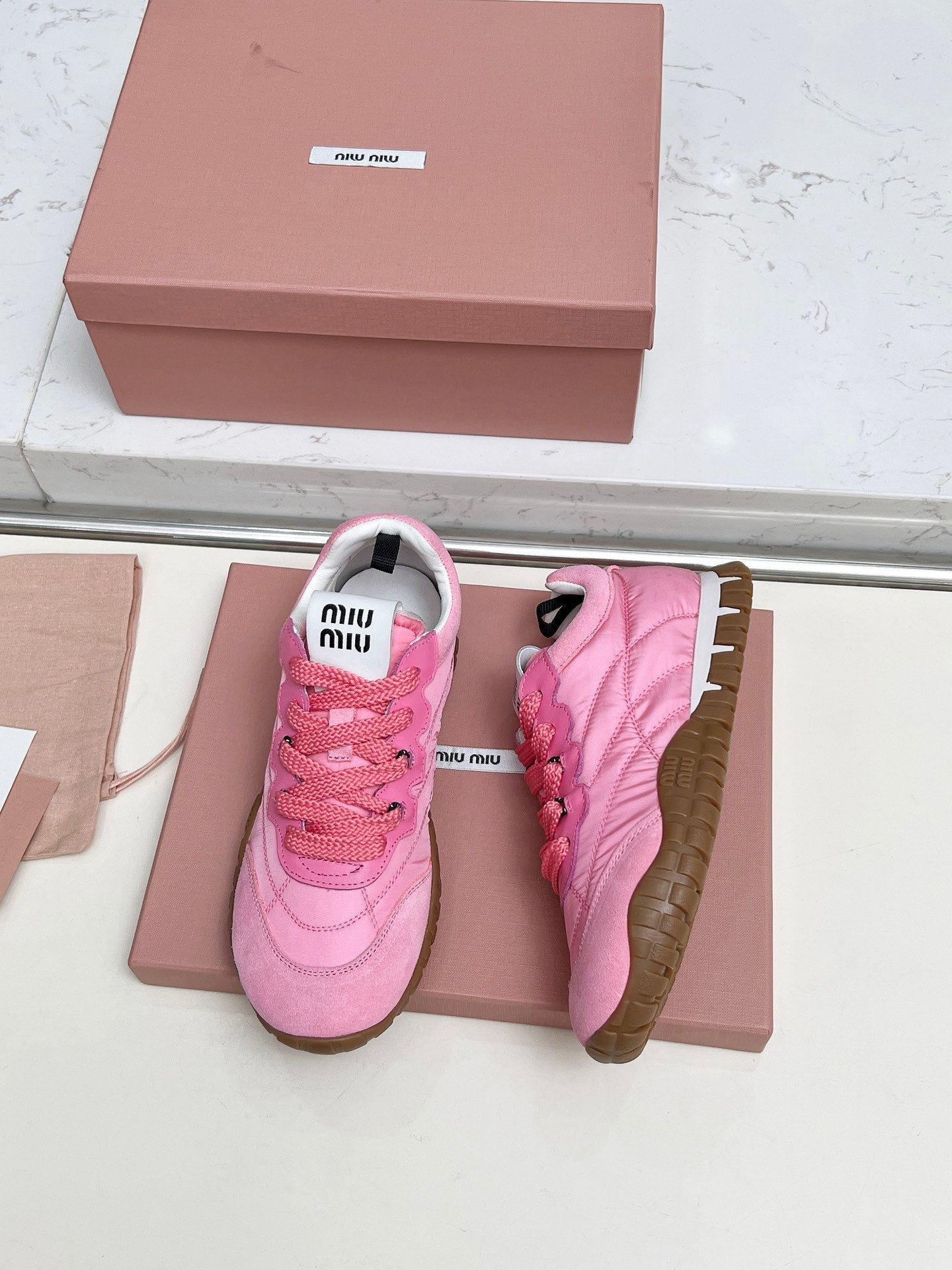 M-Sneakers