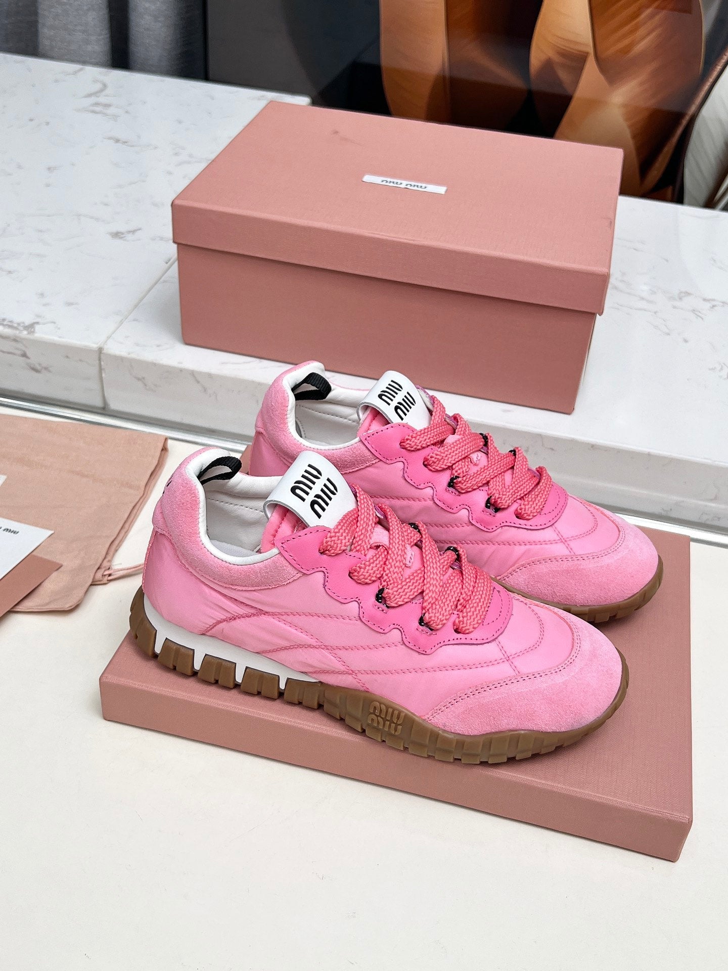 M-Sneakers