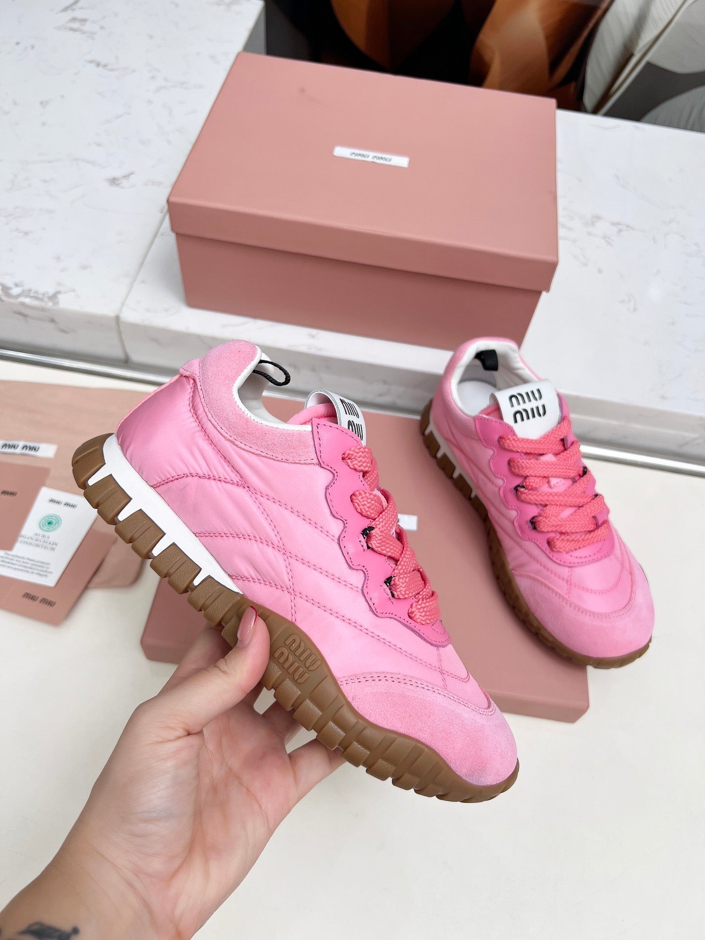 M-Sneakers