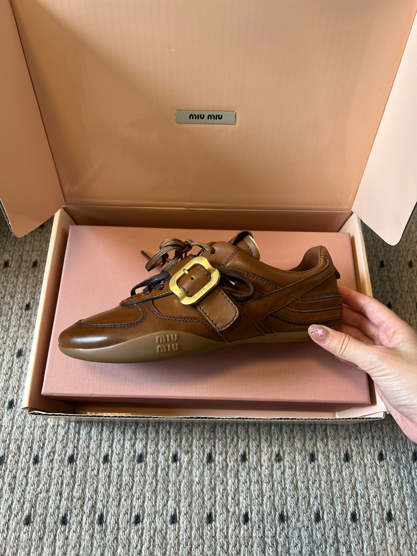 M-Sneakers