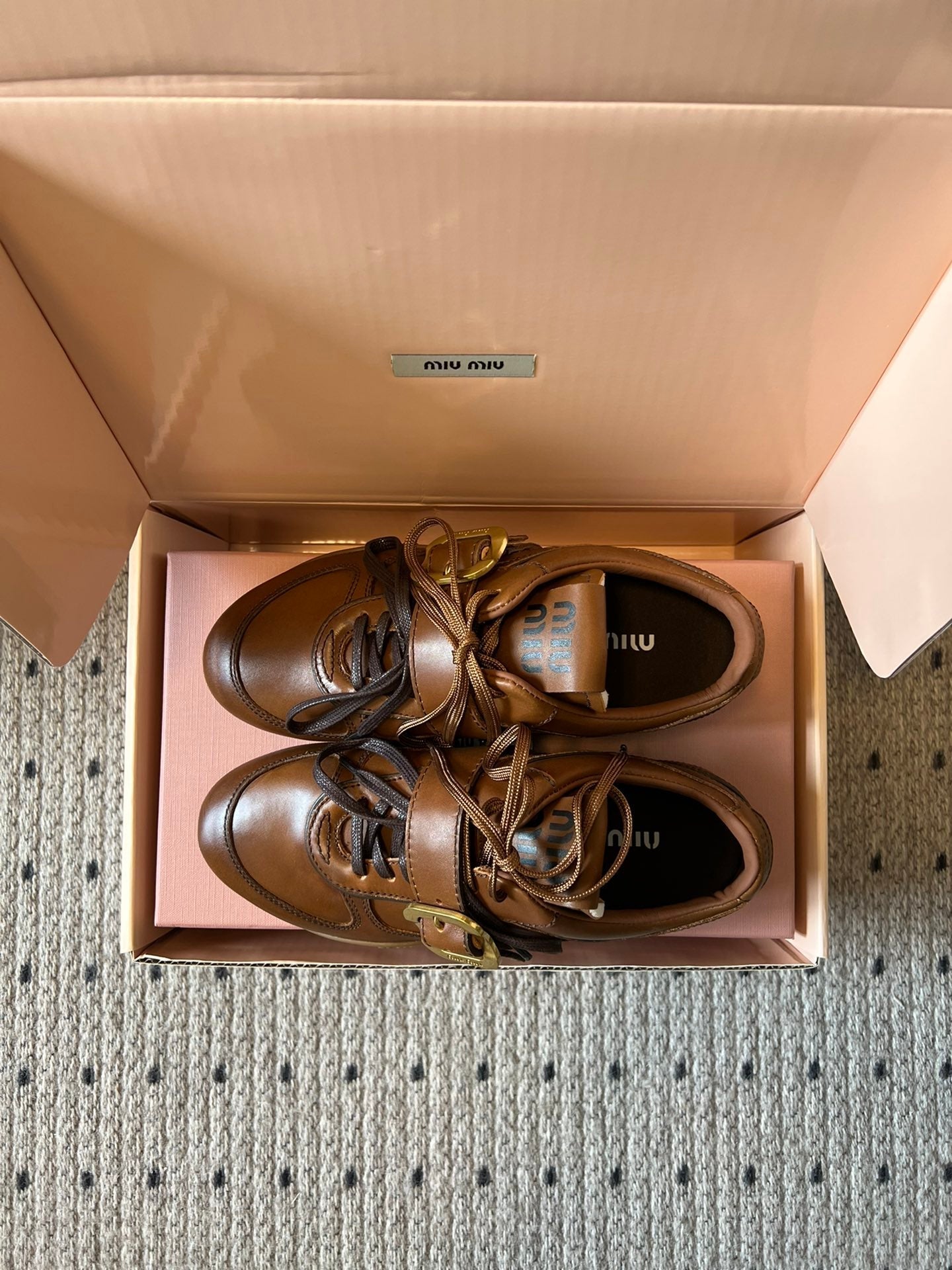 M-Sneakers