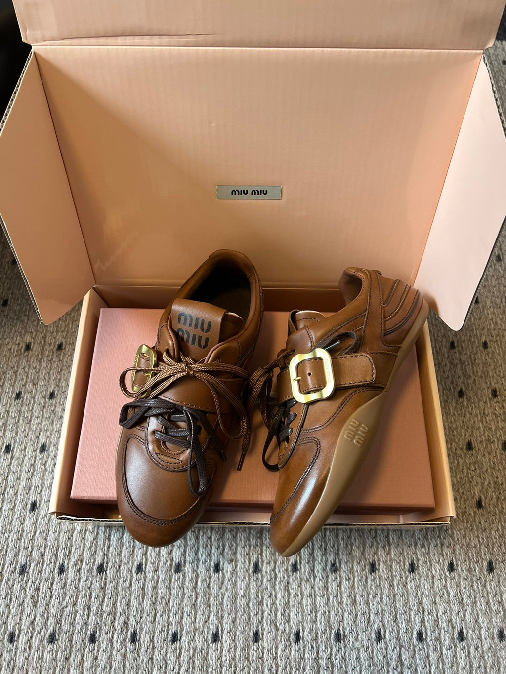 M-Sneakers