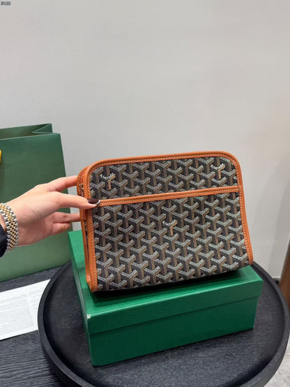 Essential clutch bag for men