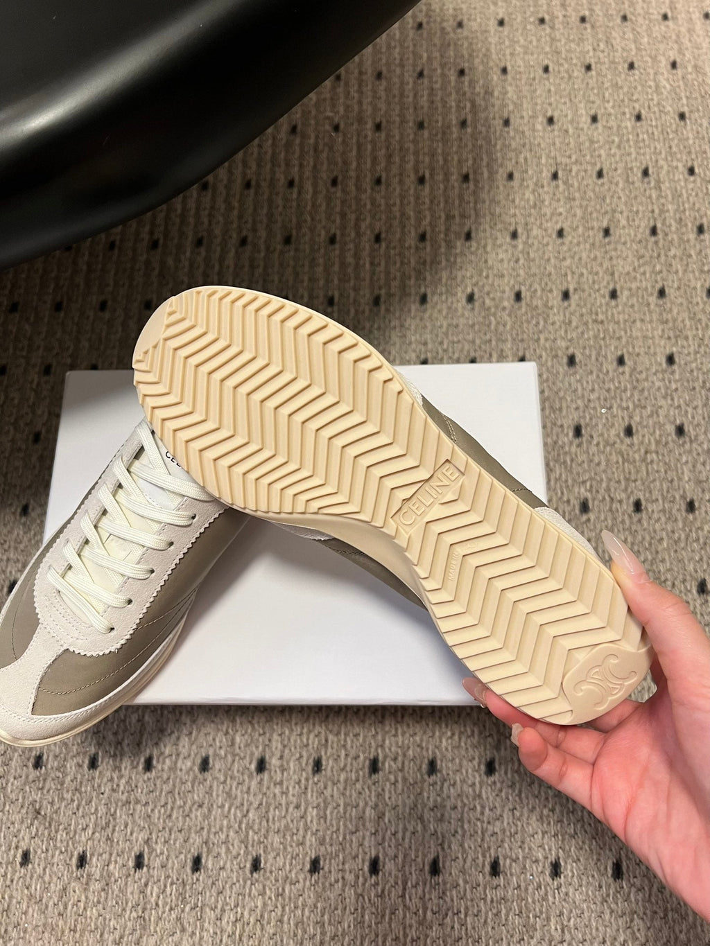 S-Sneakers