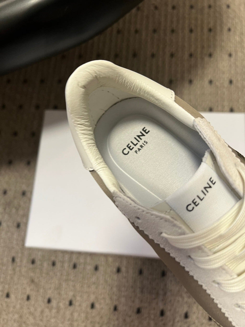 S-Sneakers