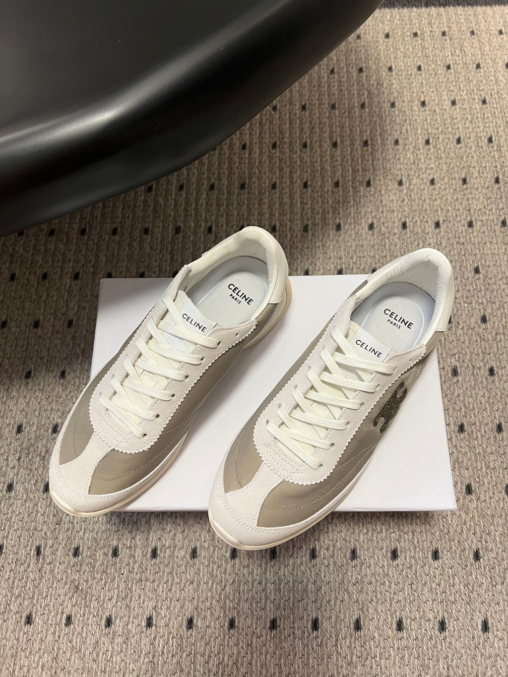 S-Sneakers