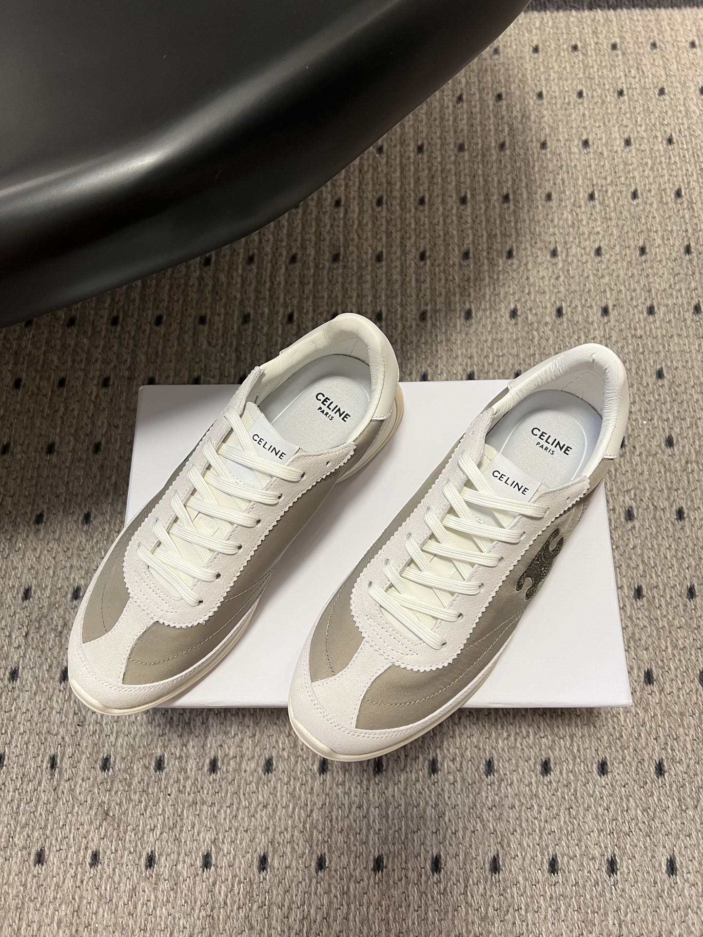 S-Sneakers