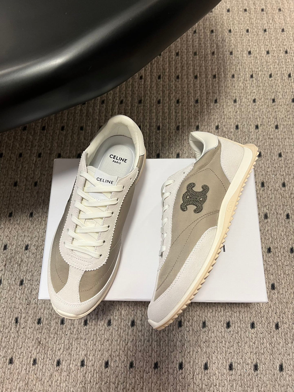 S-Sneakers