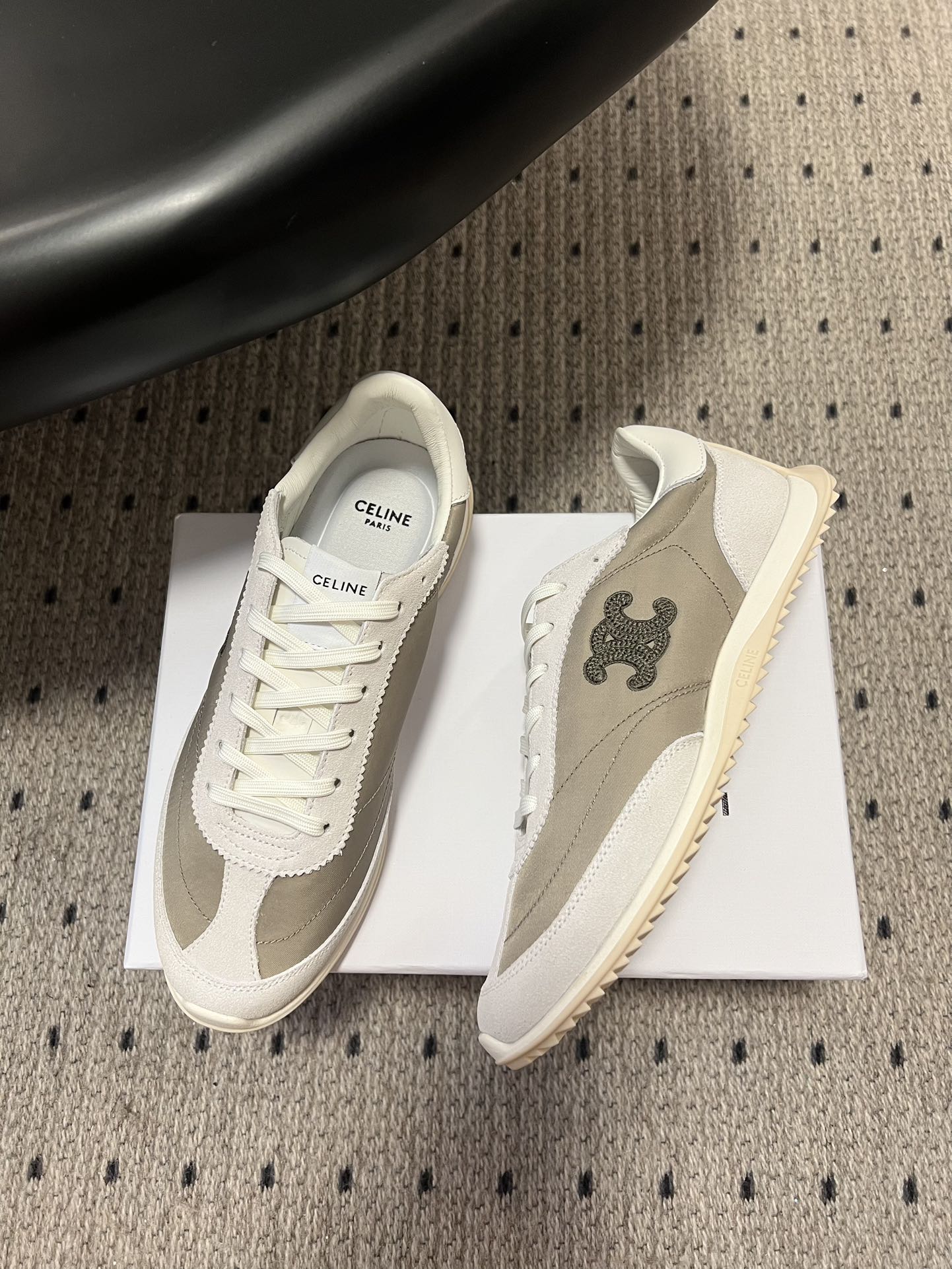 S-Sneakers