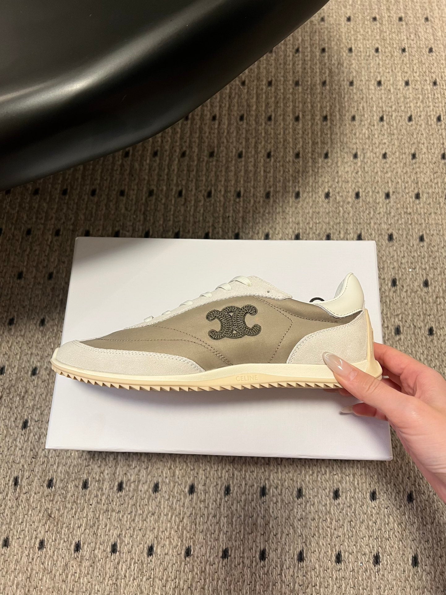 S-Sneakers