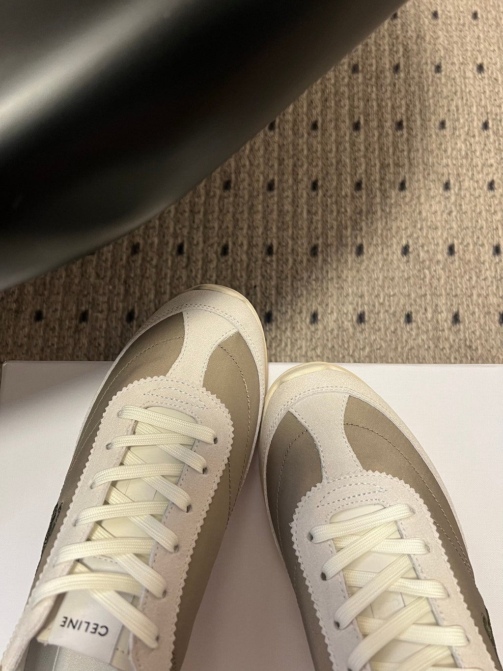 S-Sneakers