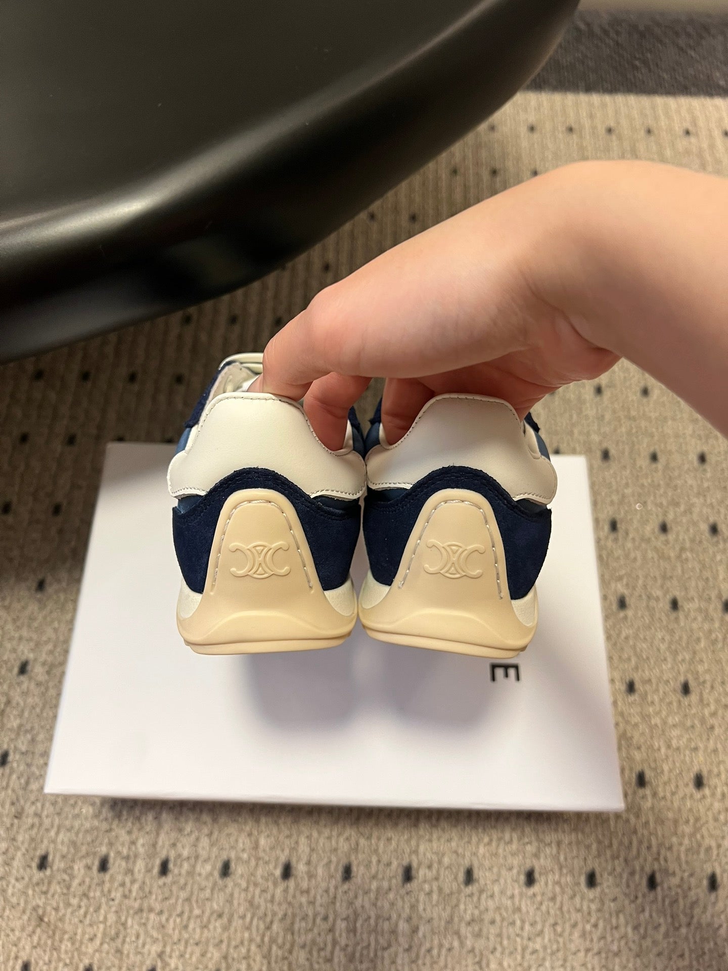 S-Sneakers