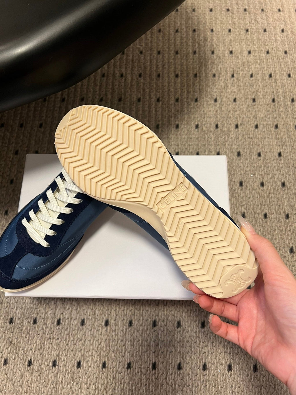 S-Sneakers