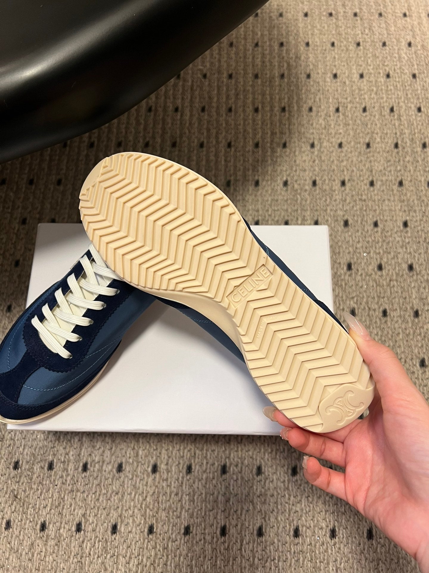 S-Sneakers