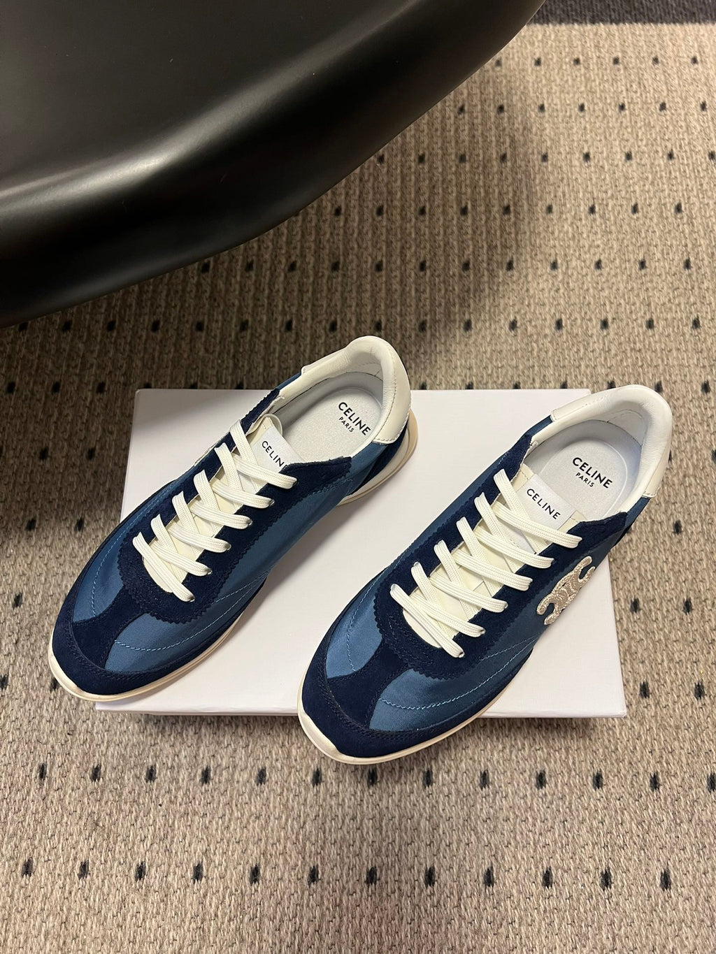 S-Sneakers