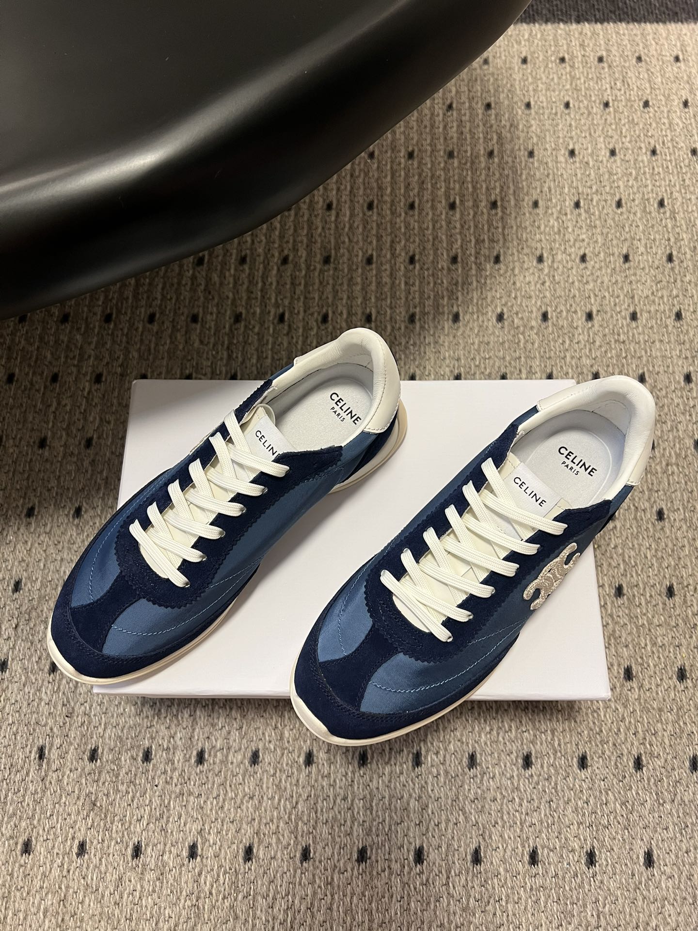 S-Sneakers