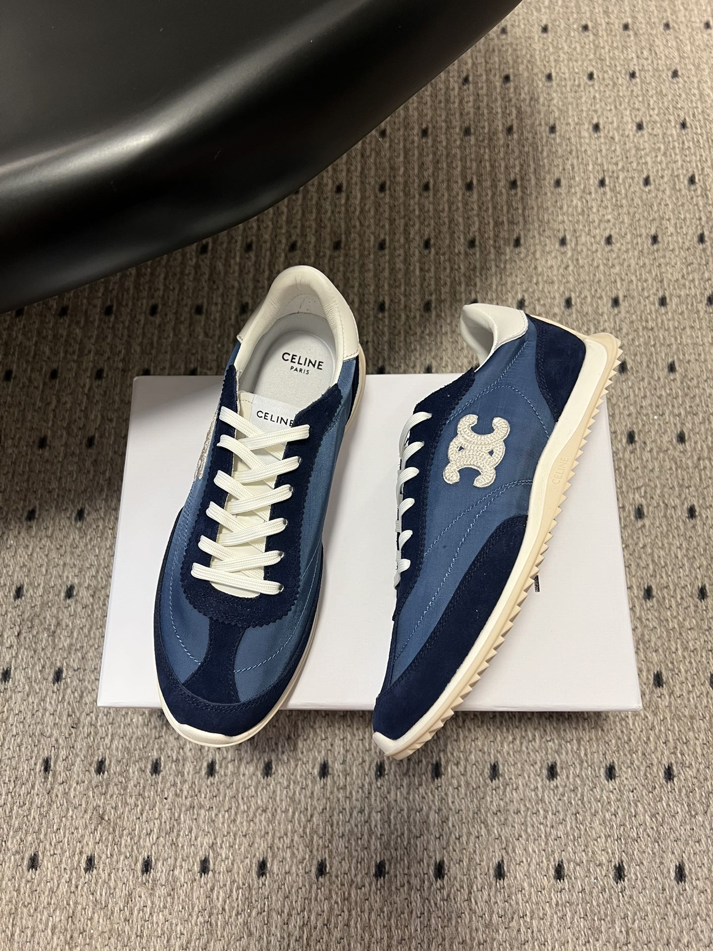 S-Sneakers
