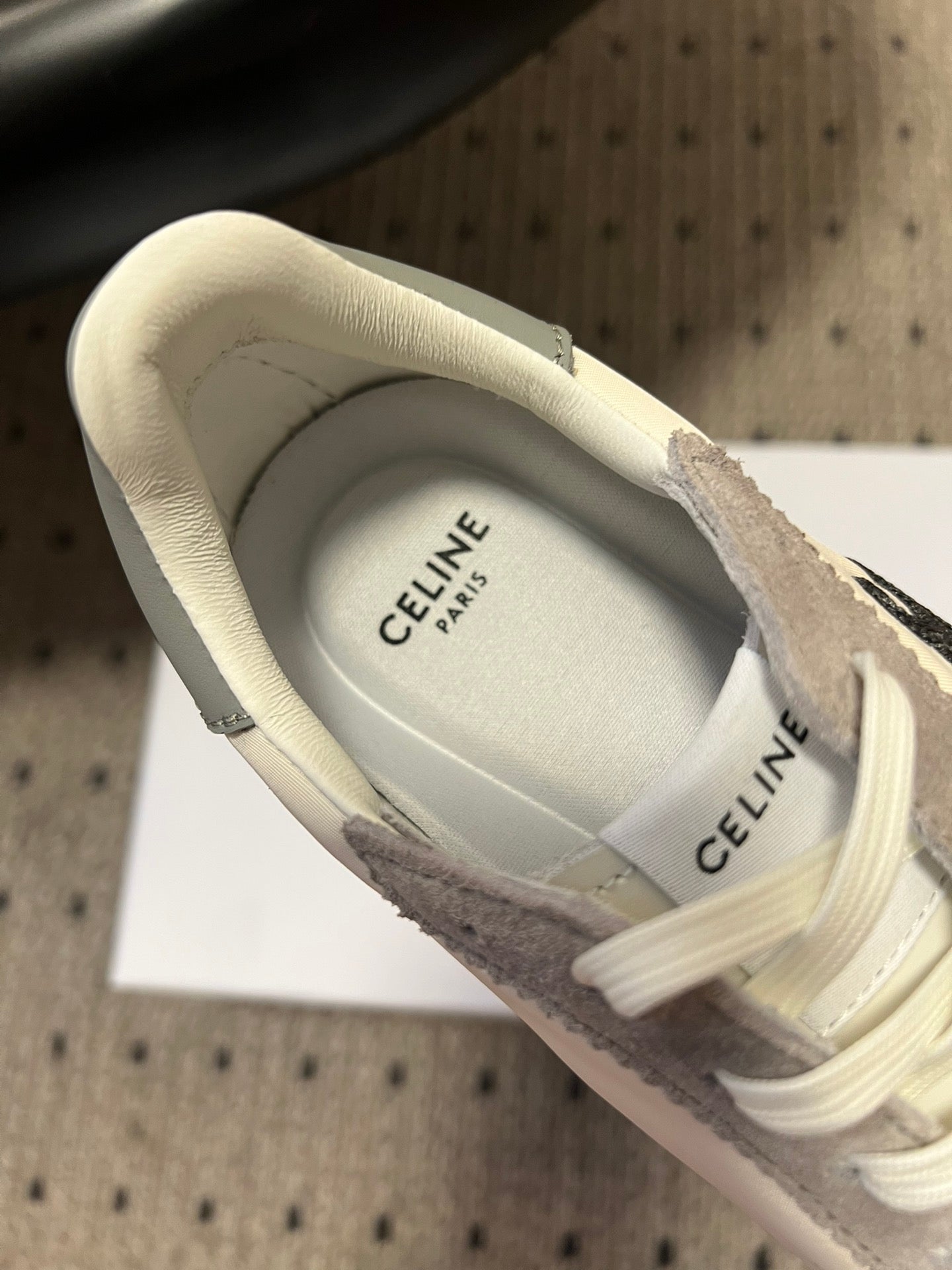 S-Sneakers