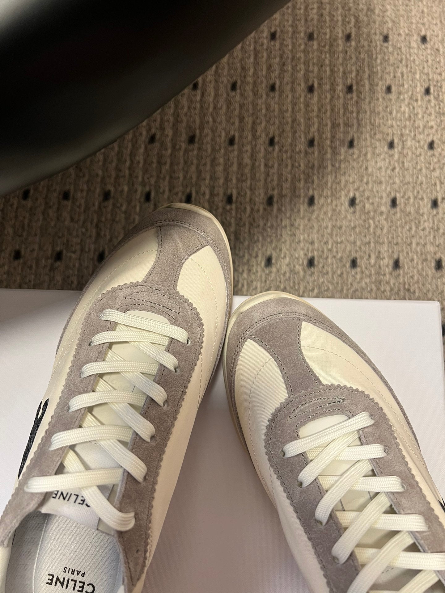 S-Sneakers
