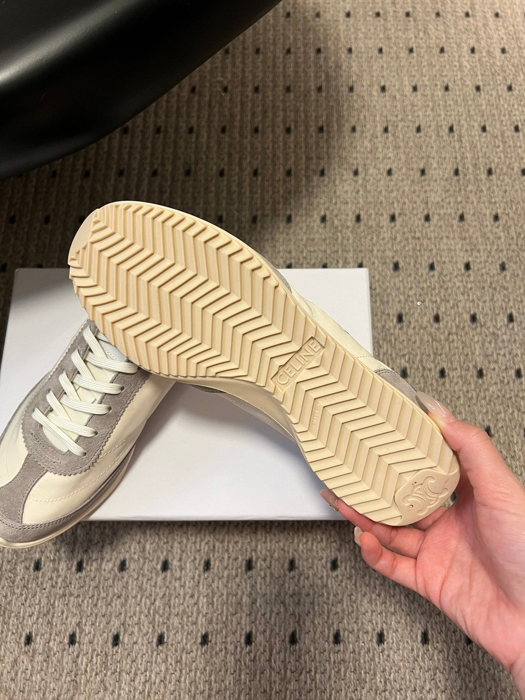 S-Sneakers