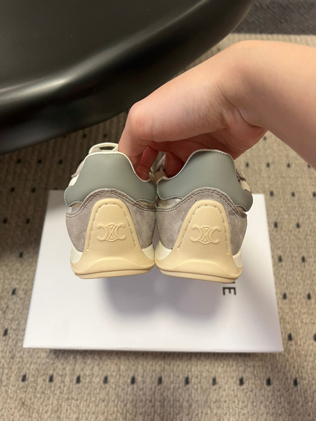 S-Sneakers