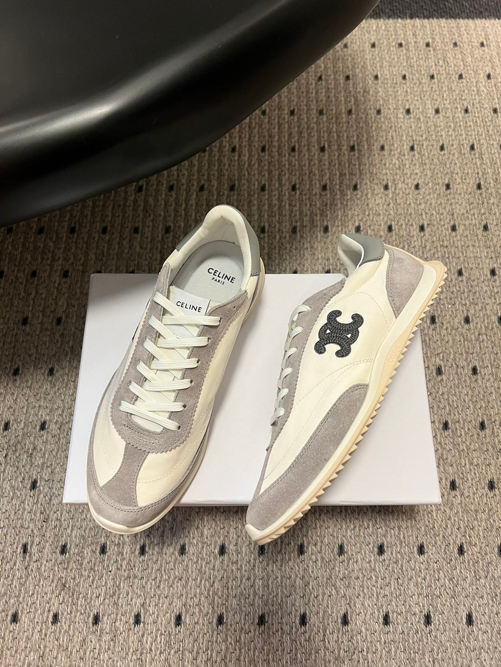 S-Sneakers