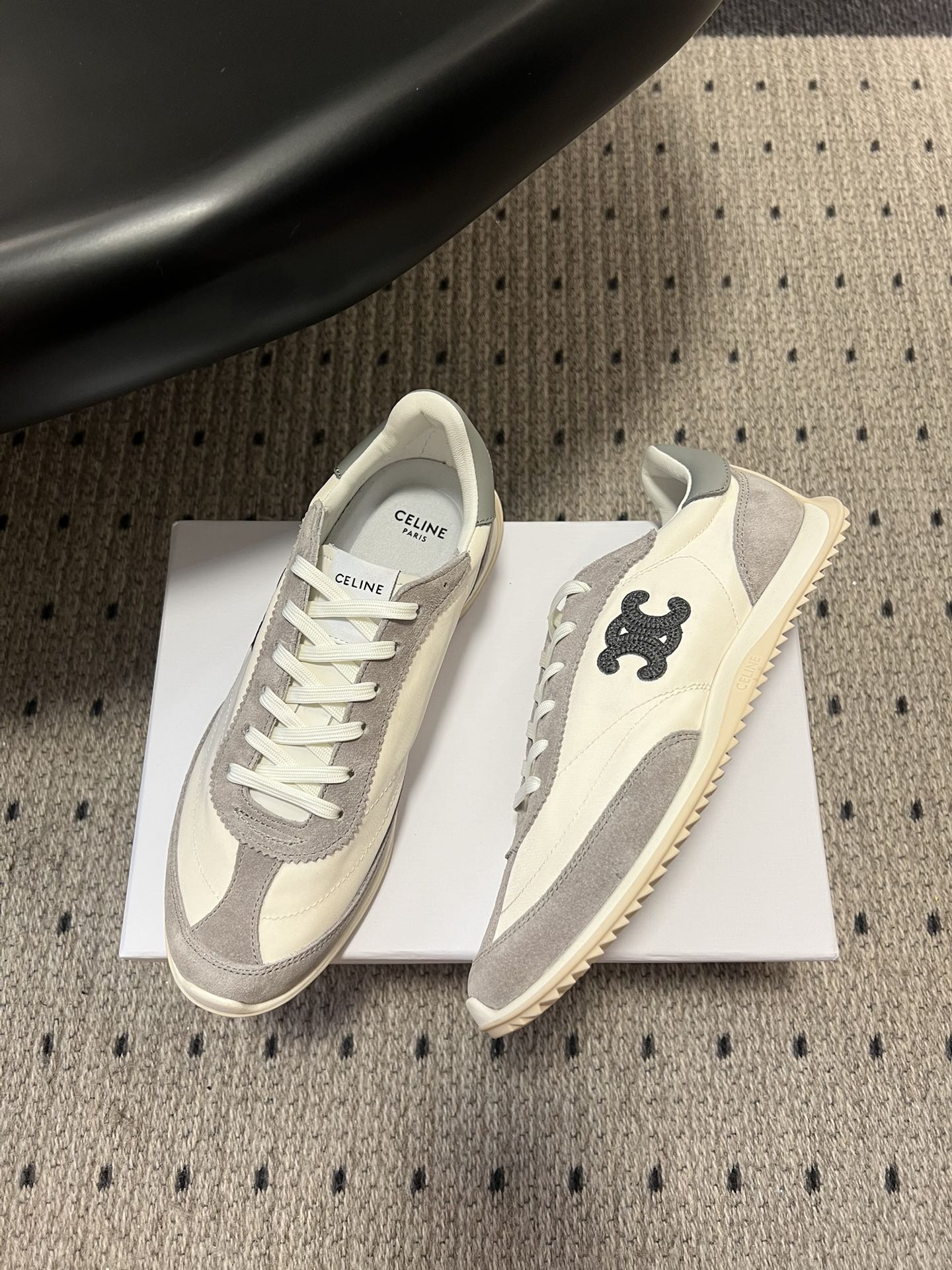 S-Sneakers