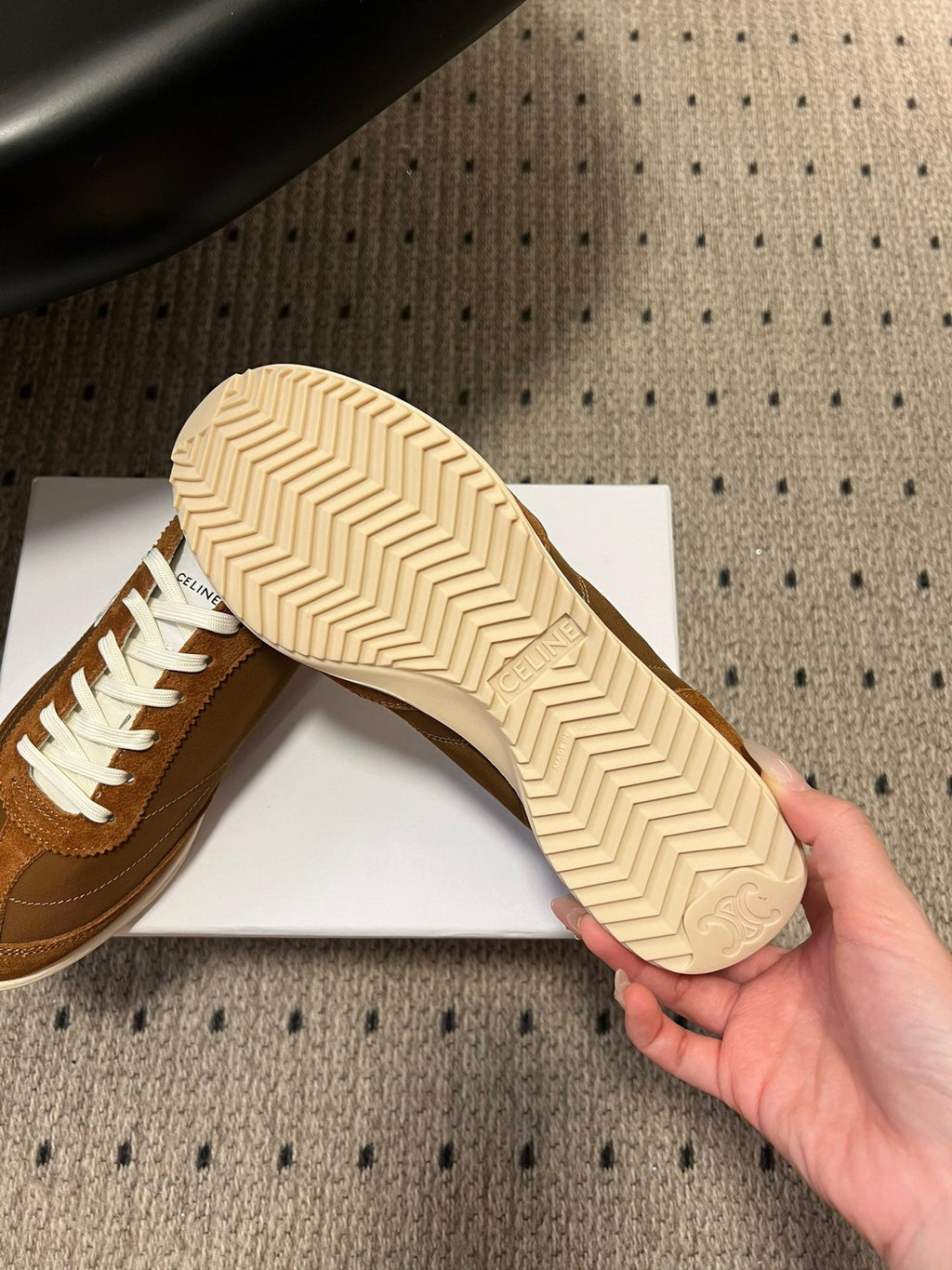 S-Sneakers