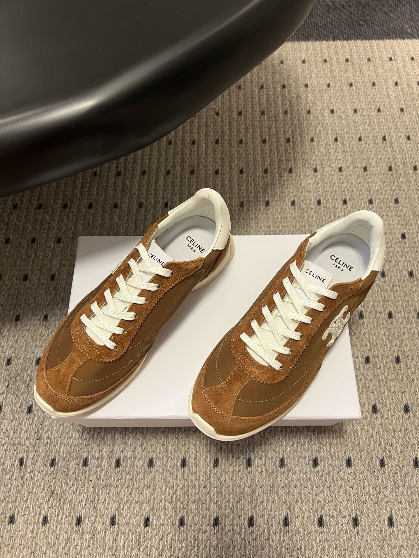 S-Sneakers