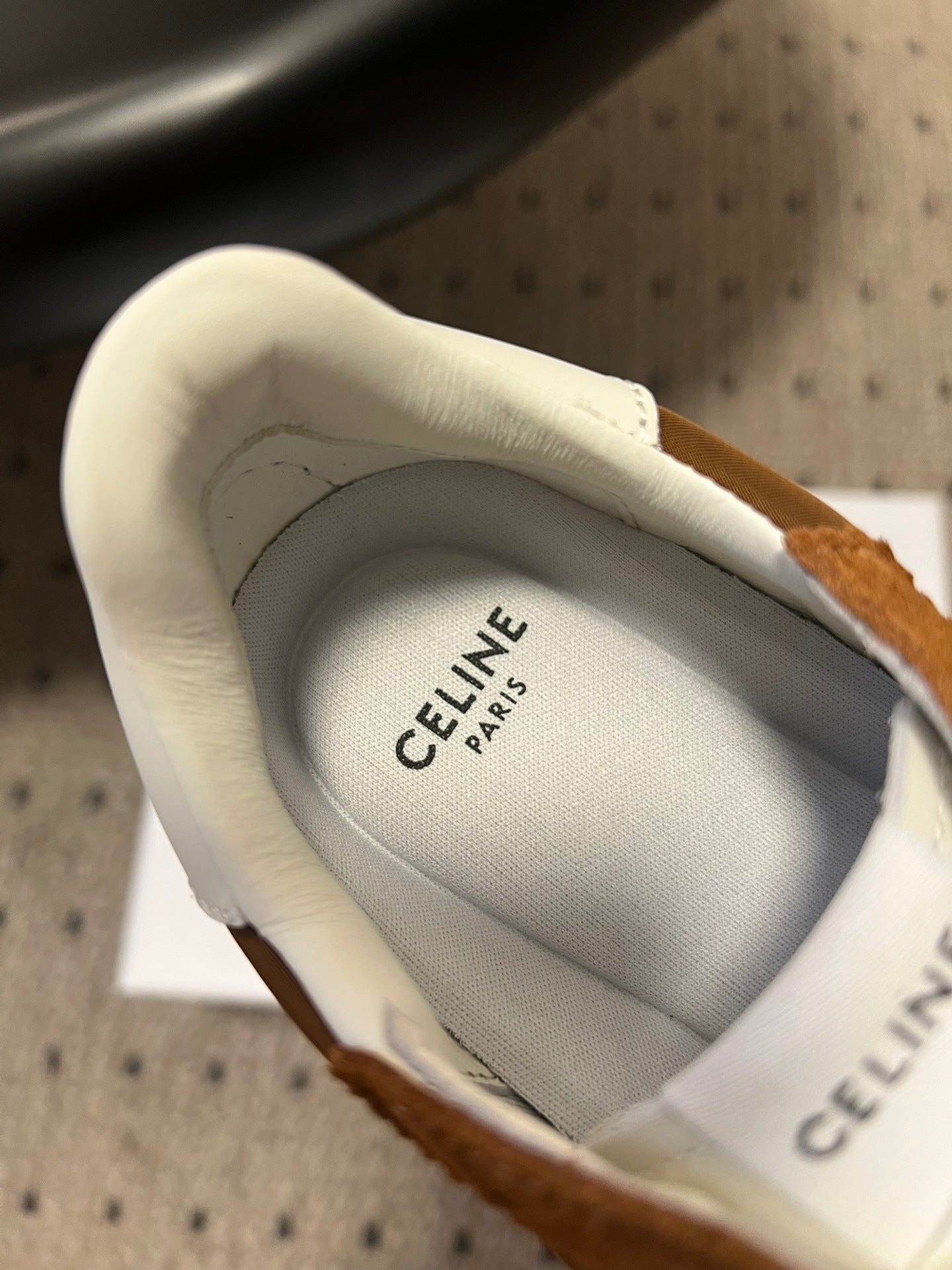 S-Sneakers