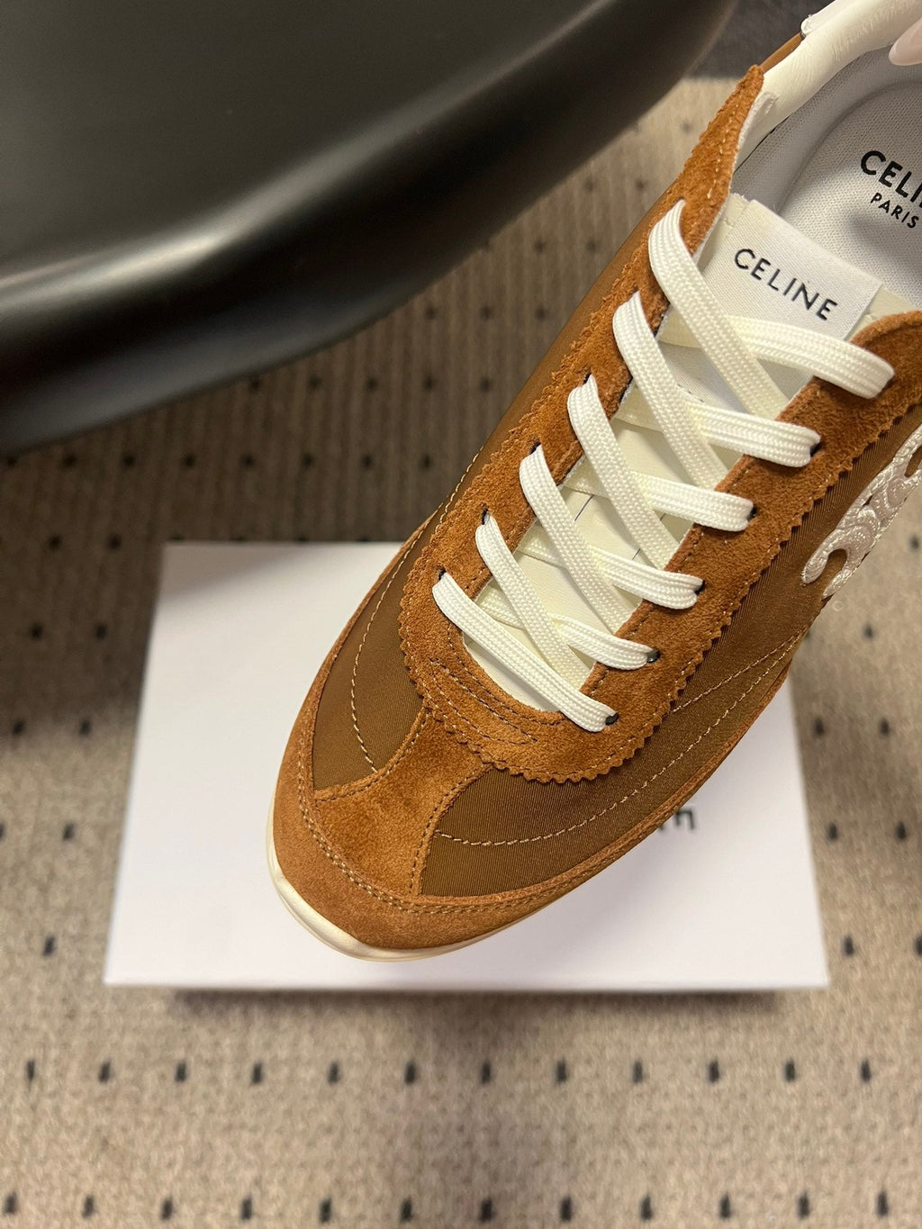 S-Sneakers