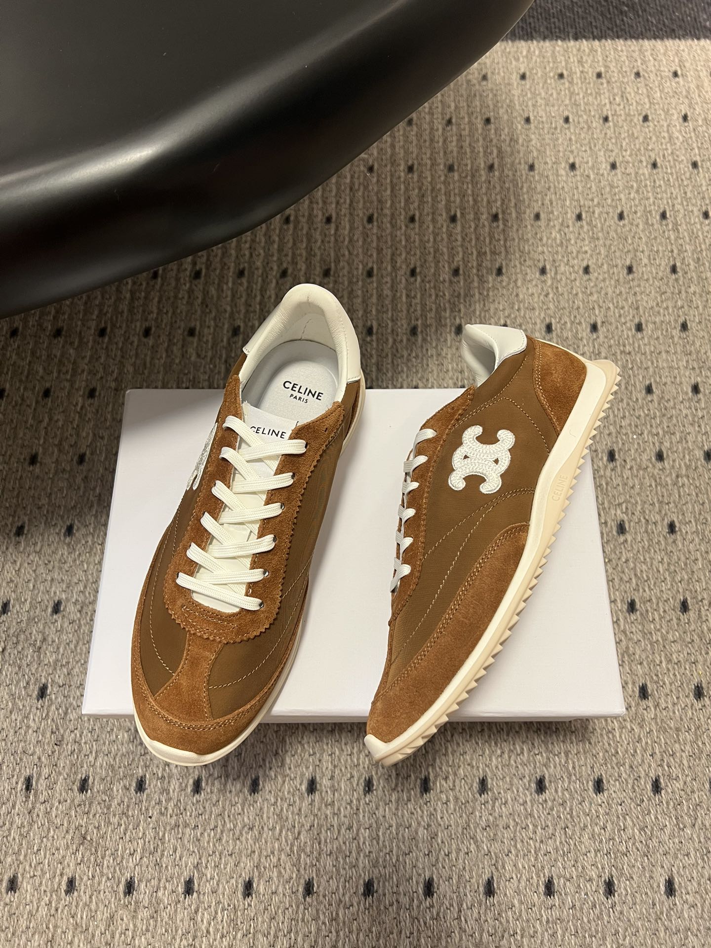 S-Sneakers