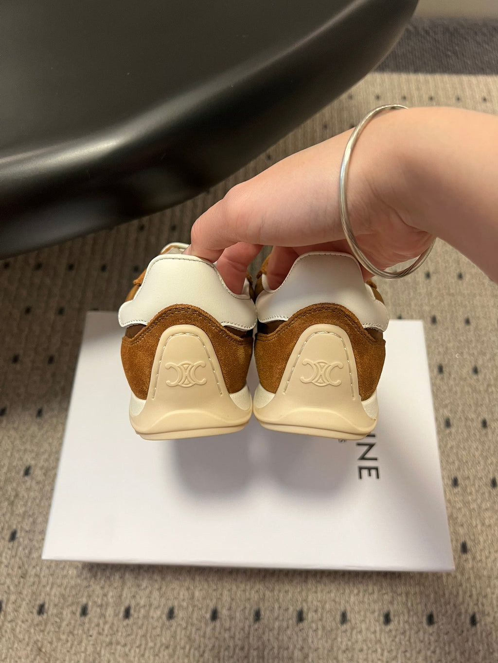 S-Sneakers