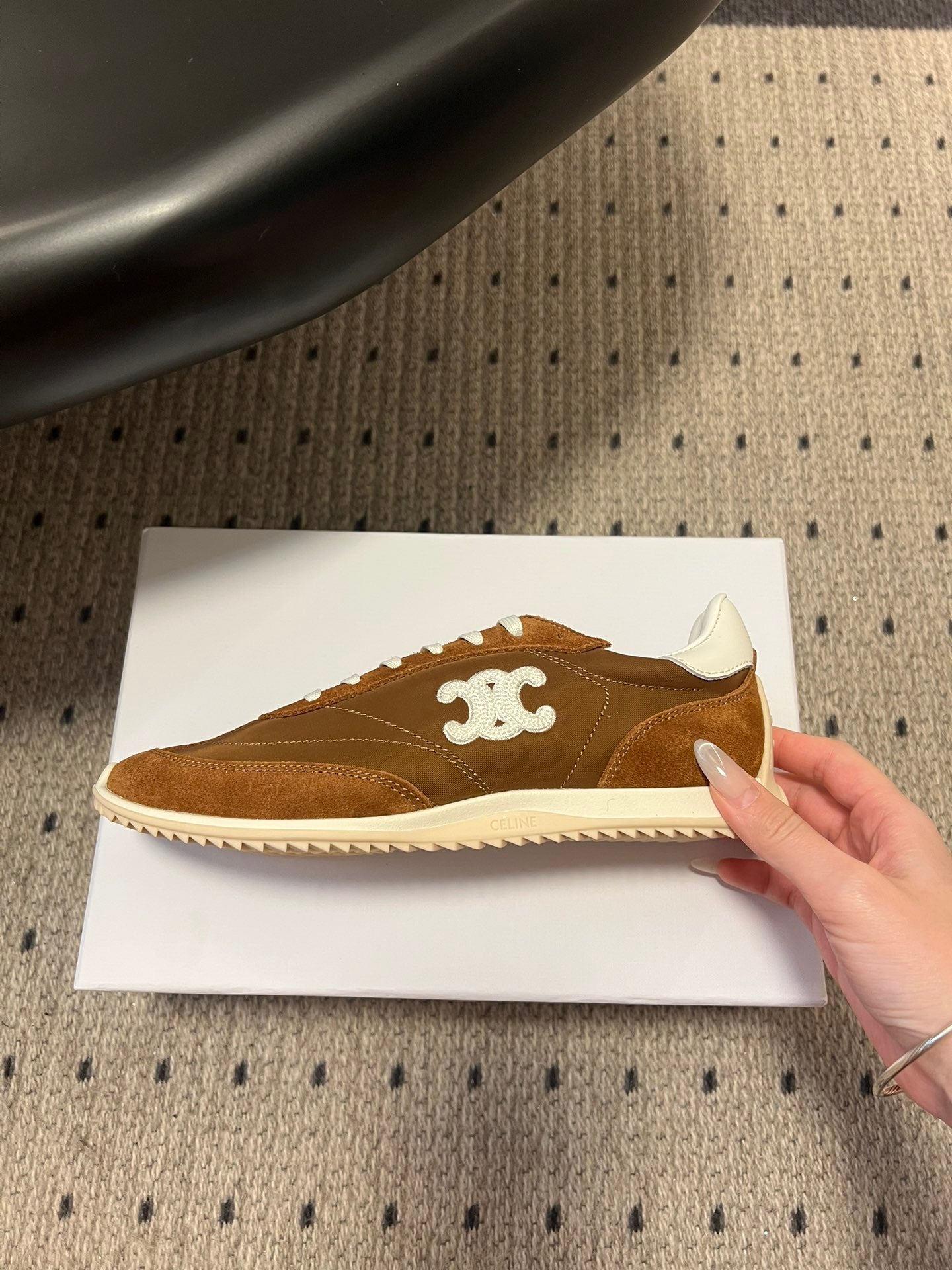 S-Sneakers