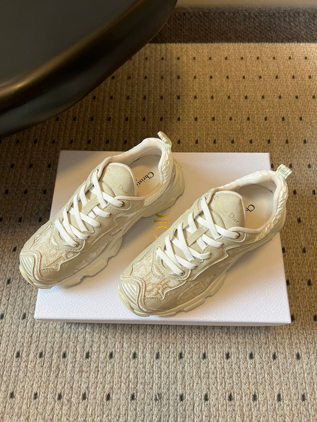 D-Sneakers