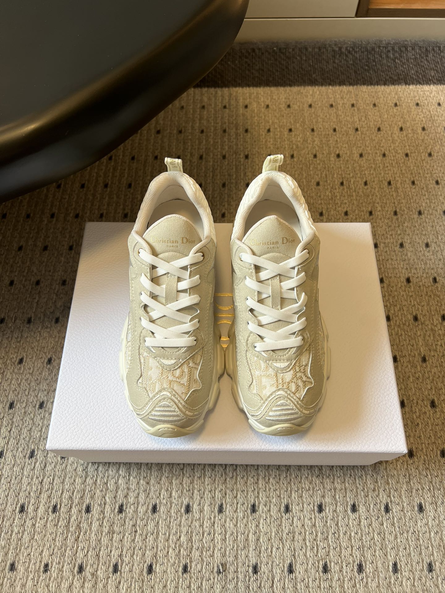 D-Sneakers