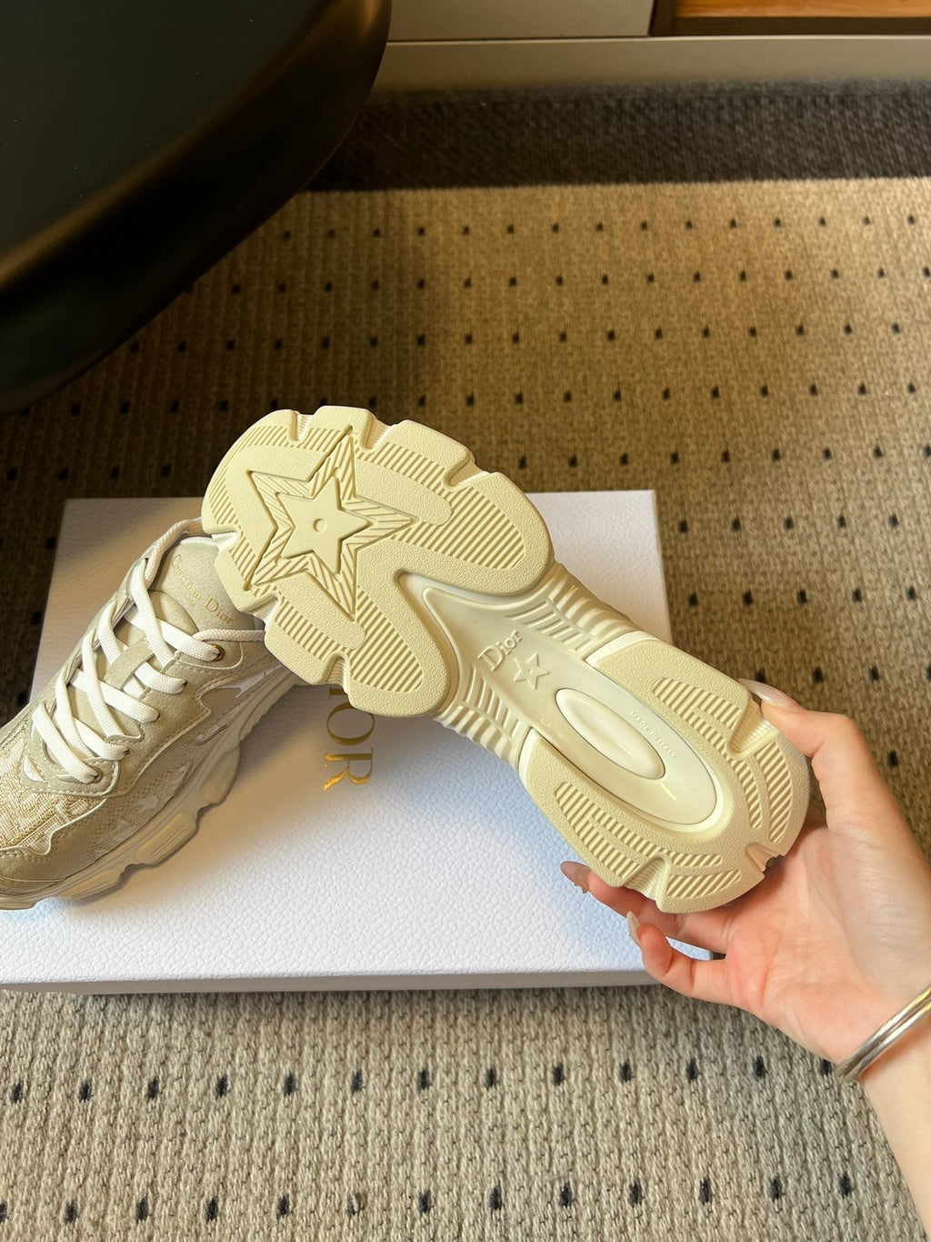 D-Sneakers