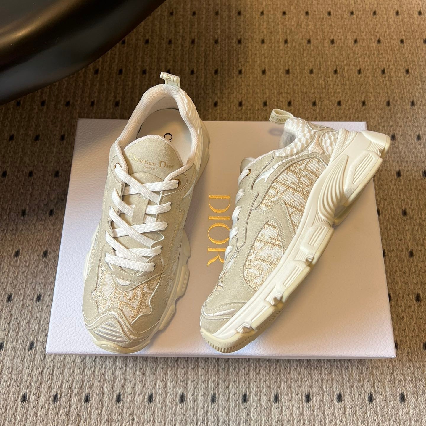 D-Sneakers