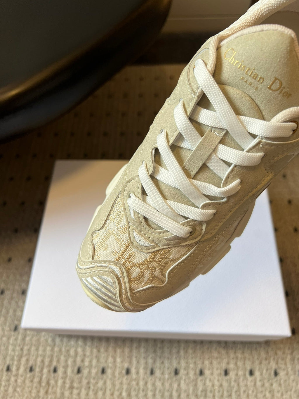 D-Sneakers