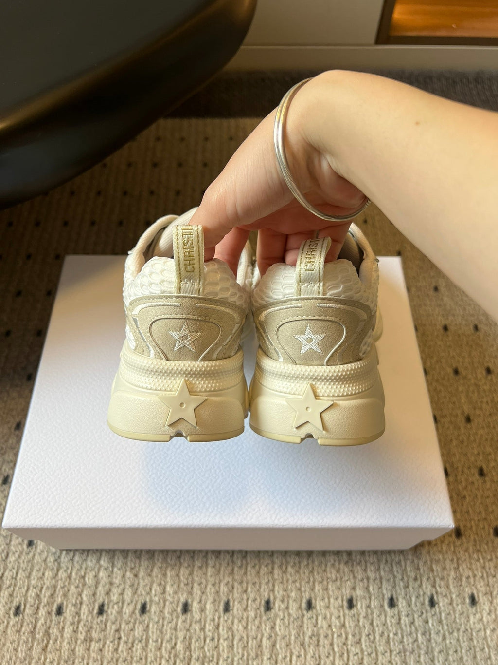 D-Sneakers