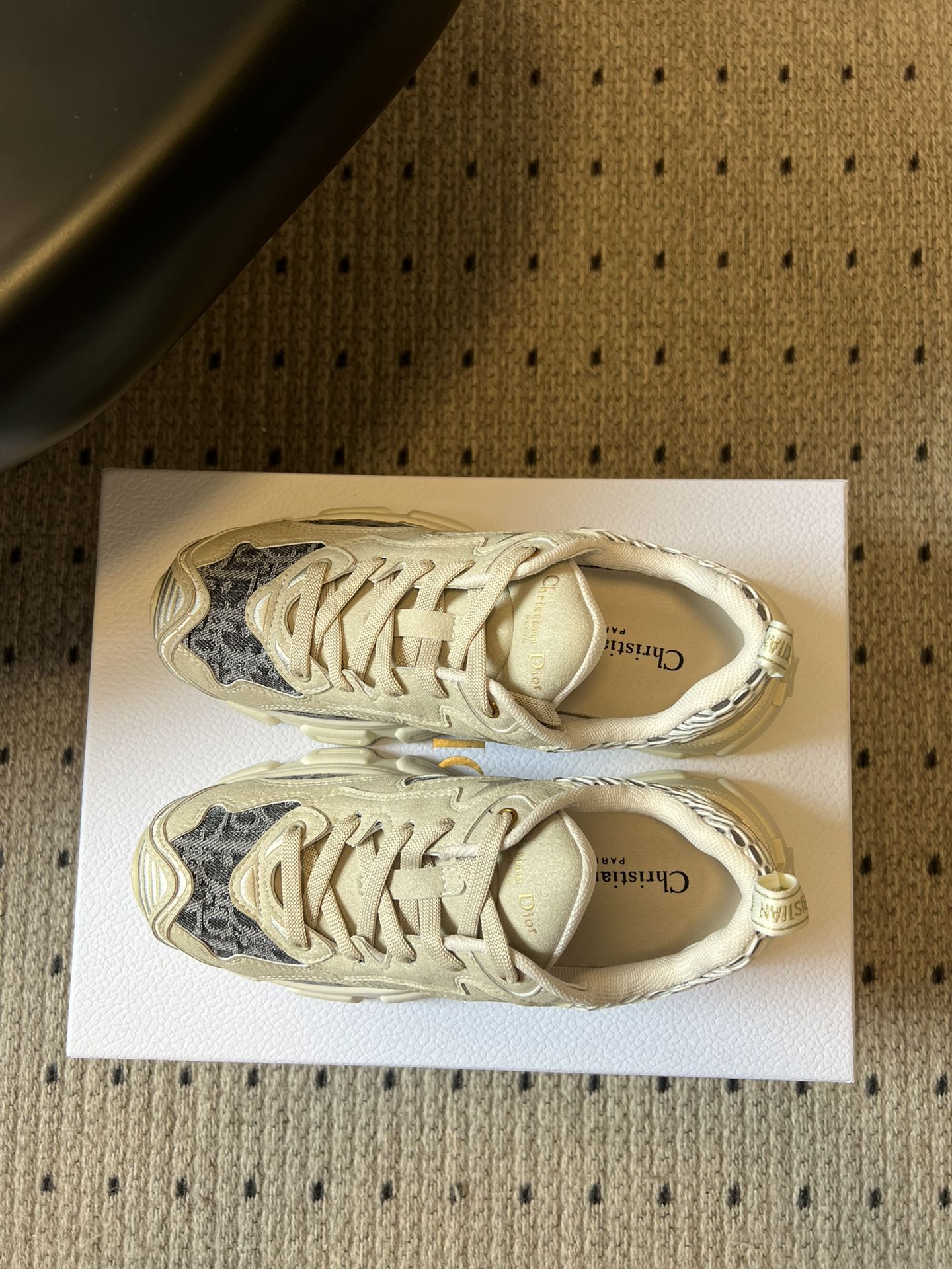 D-Sneakers