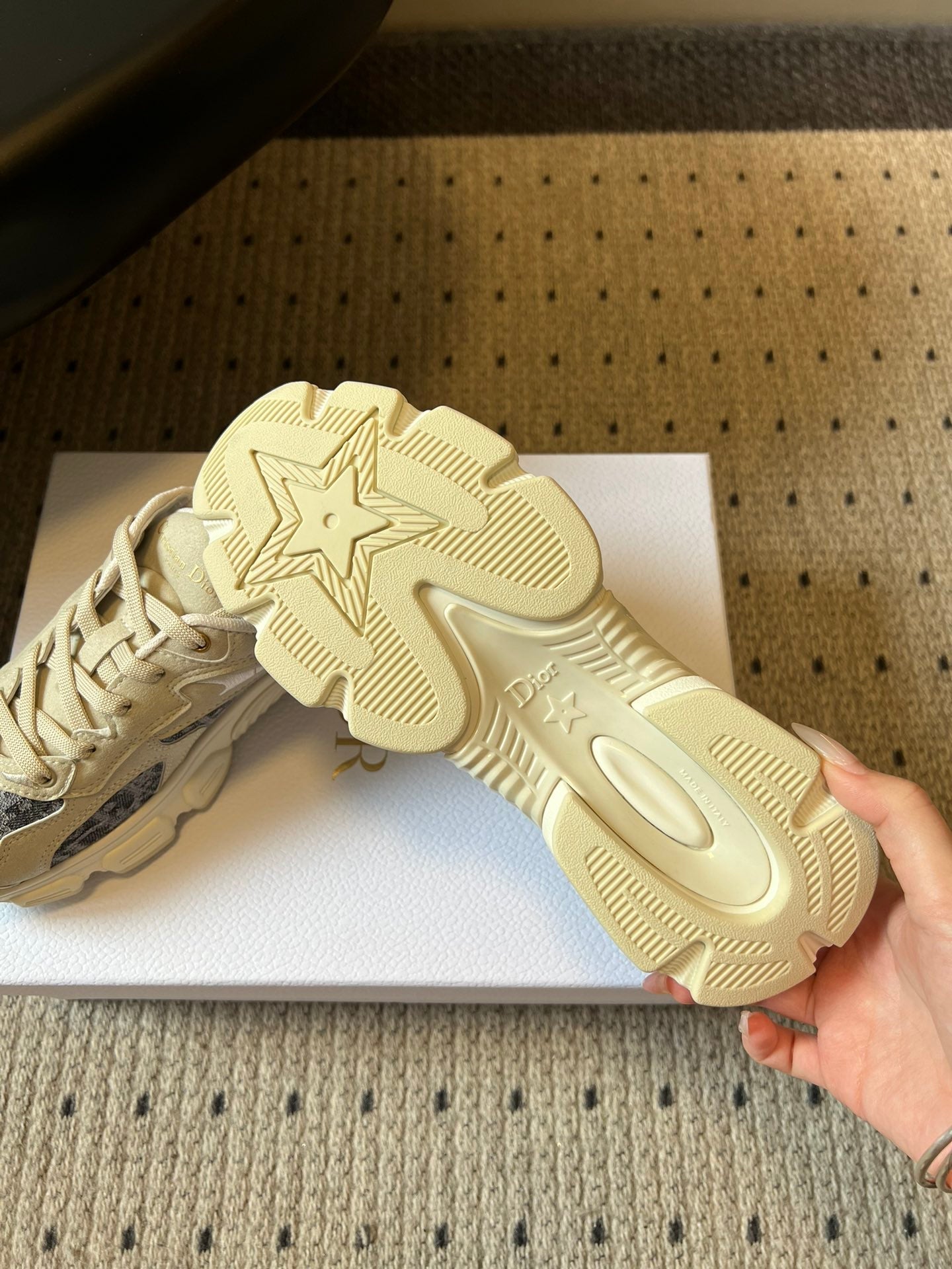 D-Sneakers