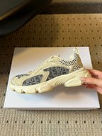 D-Sneakers