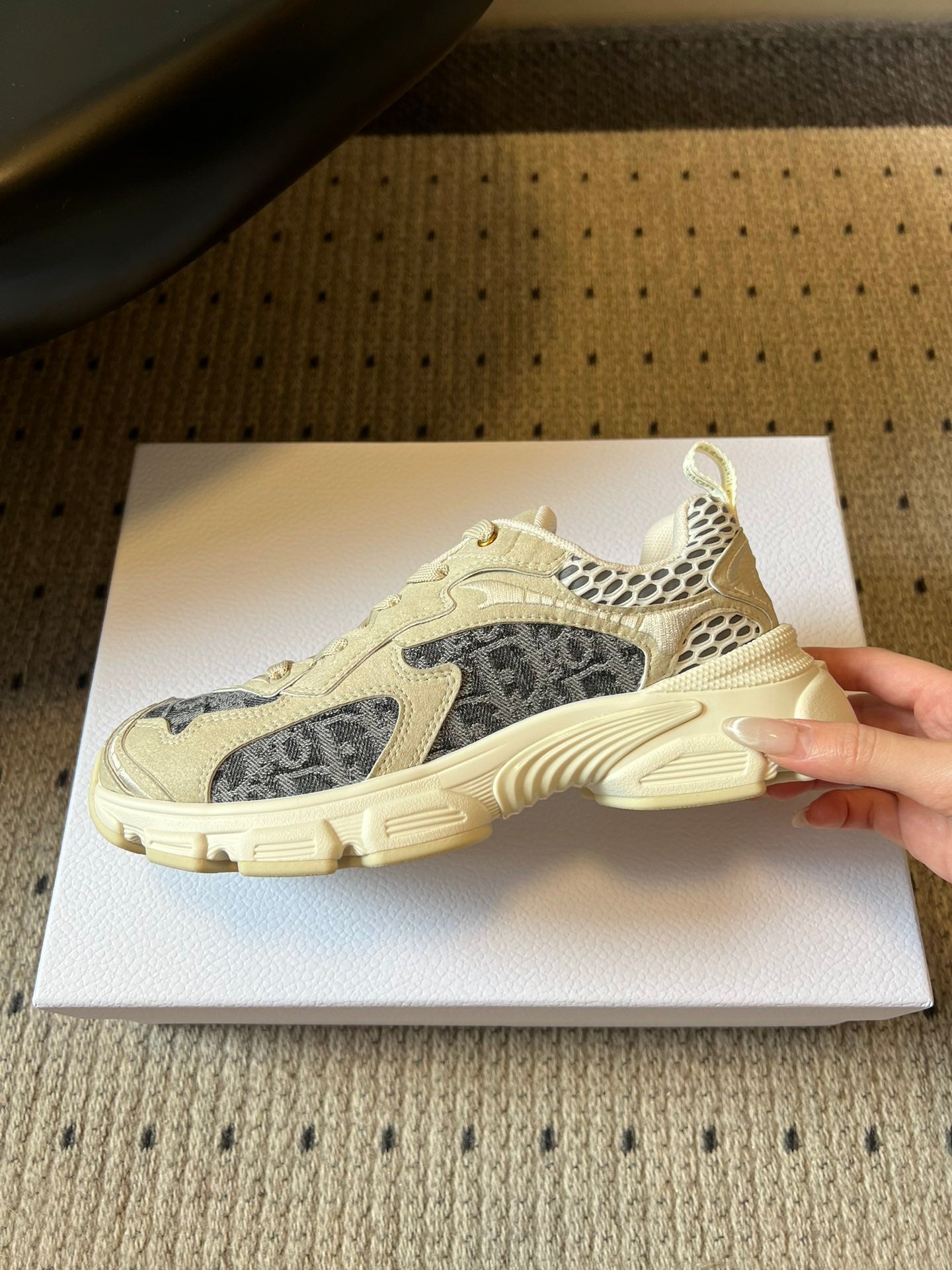 D-Sneakers