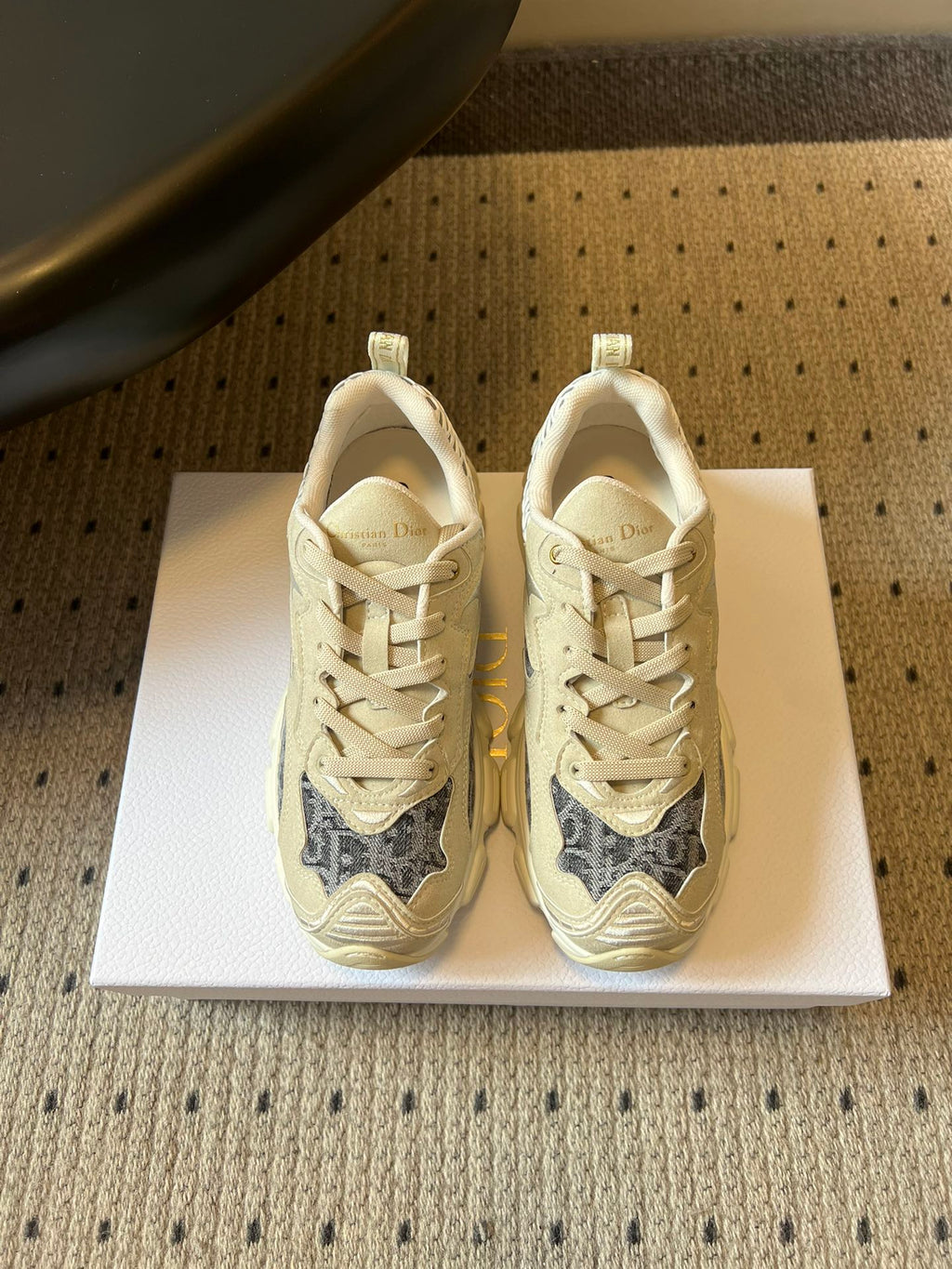 D-Sneakers