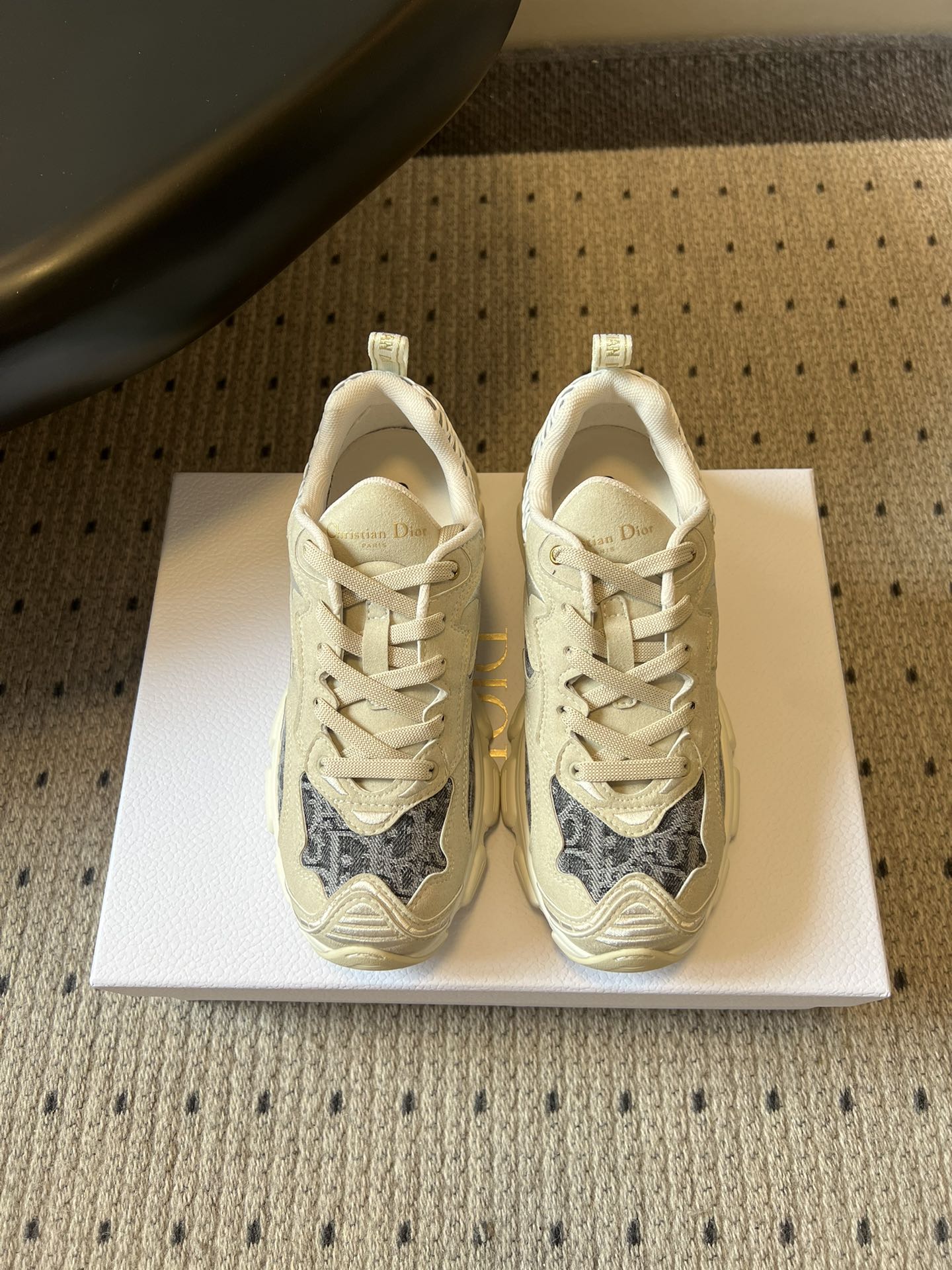 D-Sneakers