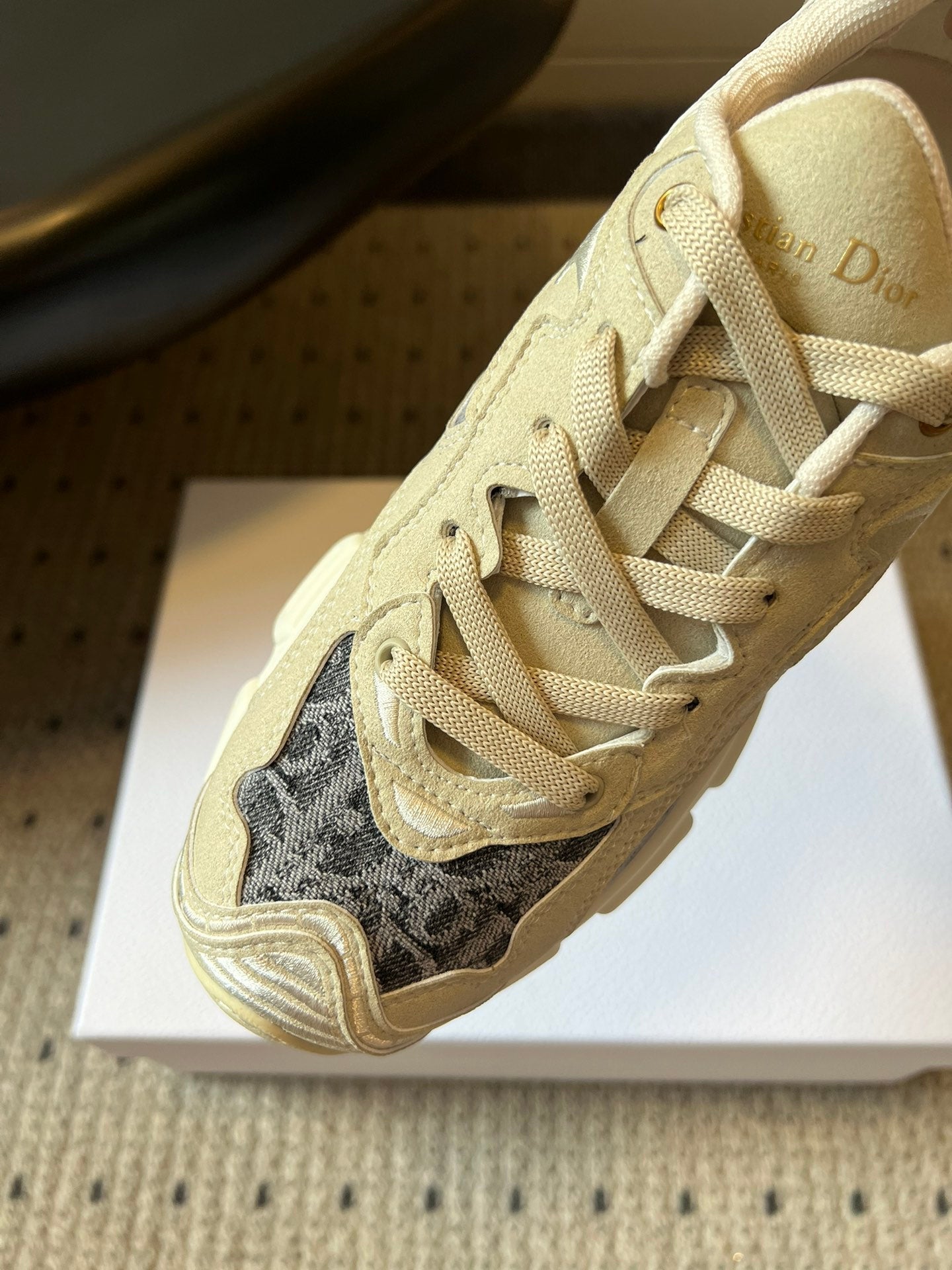 D-Sneakers