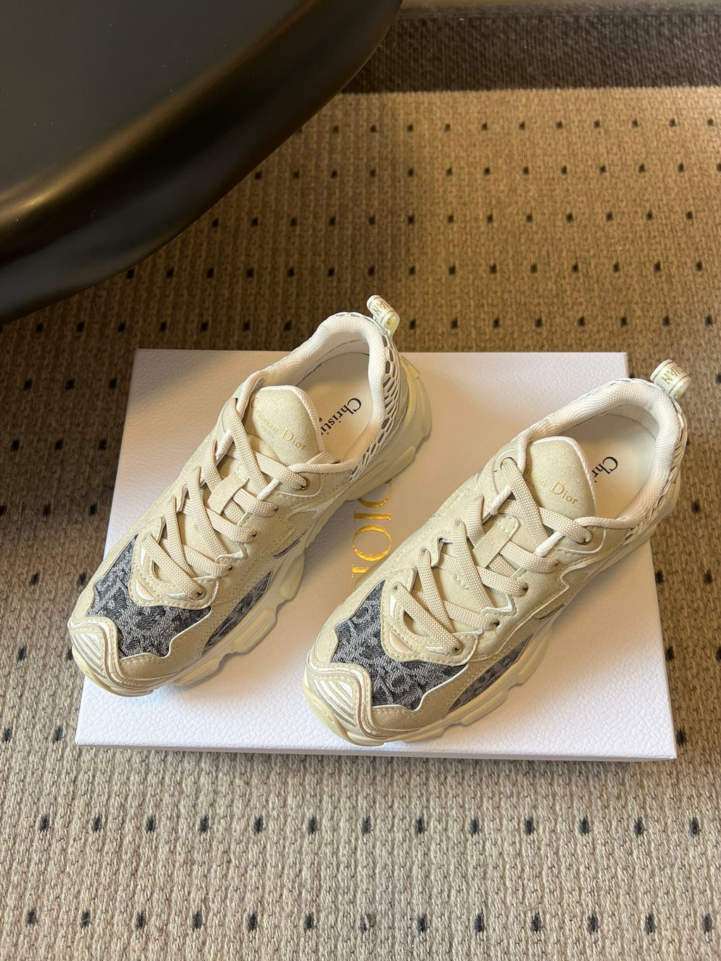 D-Sneakers